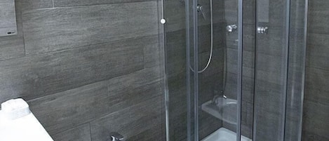 Triple Room | Bathroom
