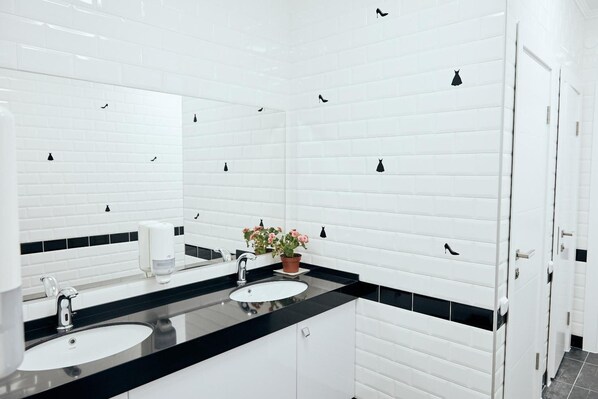 Bathroom - Hotel Kapsula - Hostel (Astana)