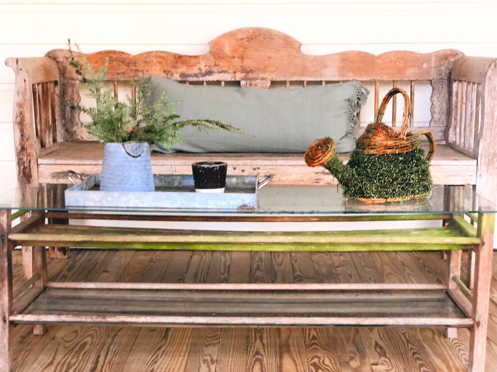 SPACIOUS ELEGANT FARMHOUSE OVERLOOKING STREAM; TWO MASTER SUITES; SLEEPS 10