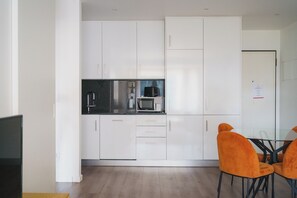 Dining - Savory Yellow Apartment, Wifi, AC!New! (Lisboa)