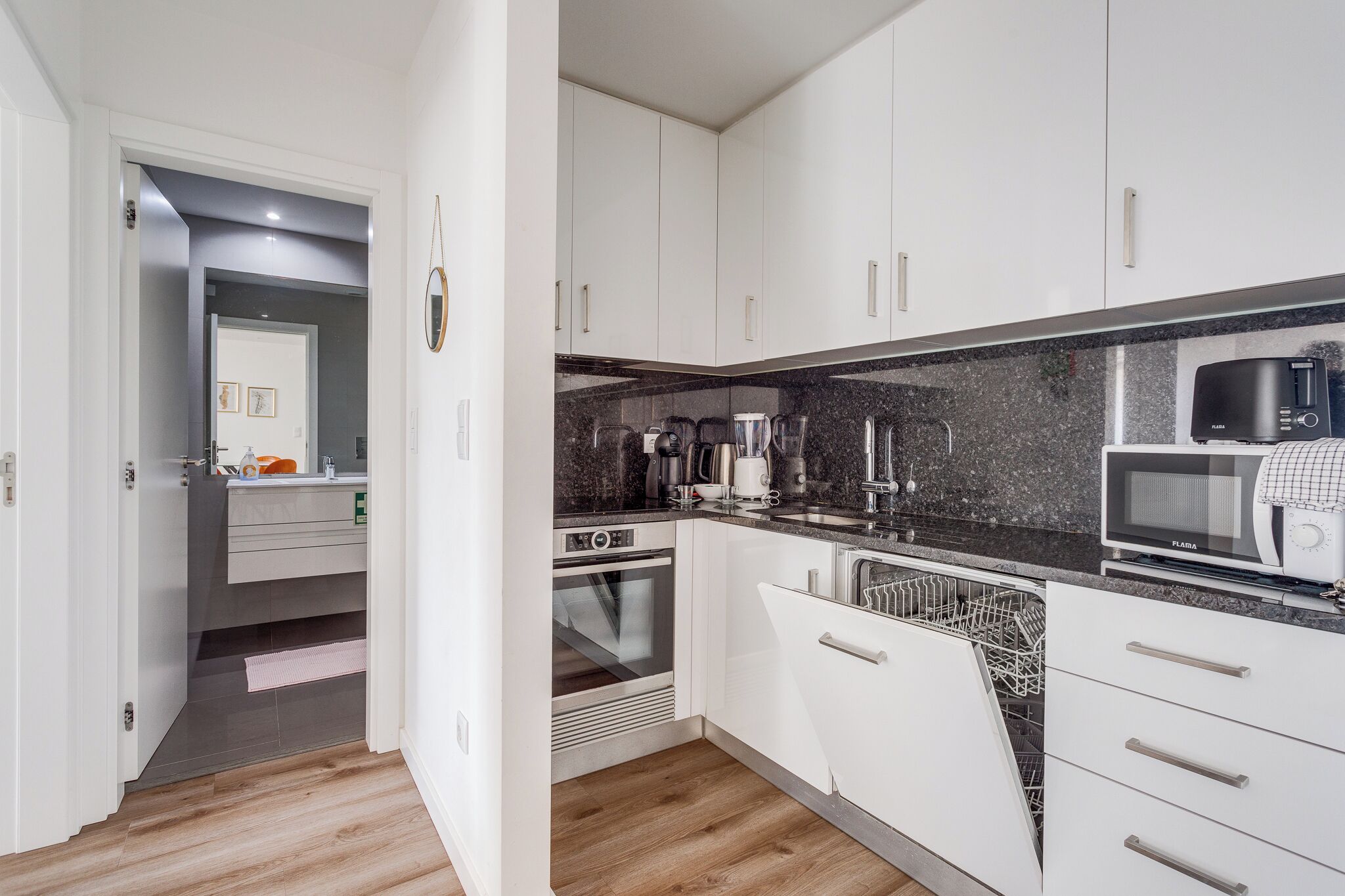 Frigorífic, microones, forn i placa de cuina 