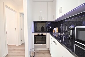 KylskÄp, mikrovÄgsugn, ugn och spishÀll
