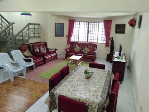 Dining - 4 bedrooms and 3 bathrooms holiday penthouse near Tanah Rata town. (Cameron Highlands)
