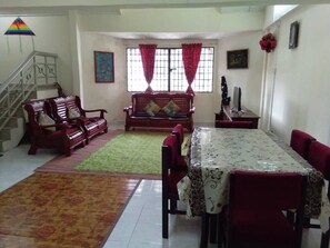 Dining - 4 bedrooms and 3 bathrooms holiday penthouse near Tanah Rata town. (Cameron Highlands)