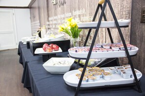 Condo, 2 Double Beds, Kitchen, Ocean View | Dining