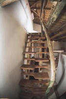 Frigobar, roupa de cama