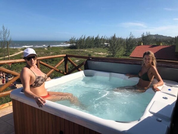 Outdoor spa tub - Pousada Pé na Areia (Garopaba)