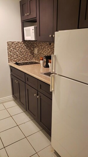 Condo, 2 Double Beds, Private Pool, Ocean View | Private kitchen | Fridge, microwave, stovetop, coffee/tea maker