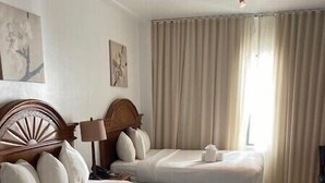 Unclassified image, 5 of 16, button - Beautiful Ocean side studio with Kitchenette (Miami Beach)