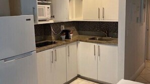 Unclassified image, 4 of 16, button - Beautiful Ocean side studio with Kitchenette (Miami Beach)