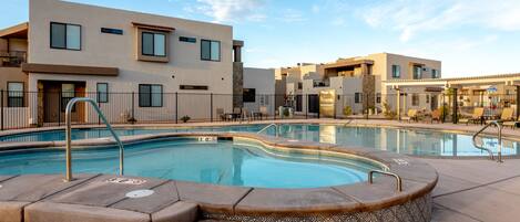 Piscine extérieure (ouverte en saison)