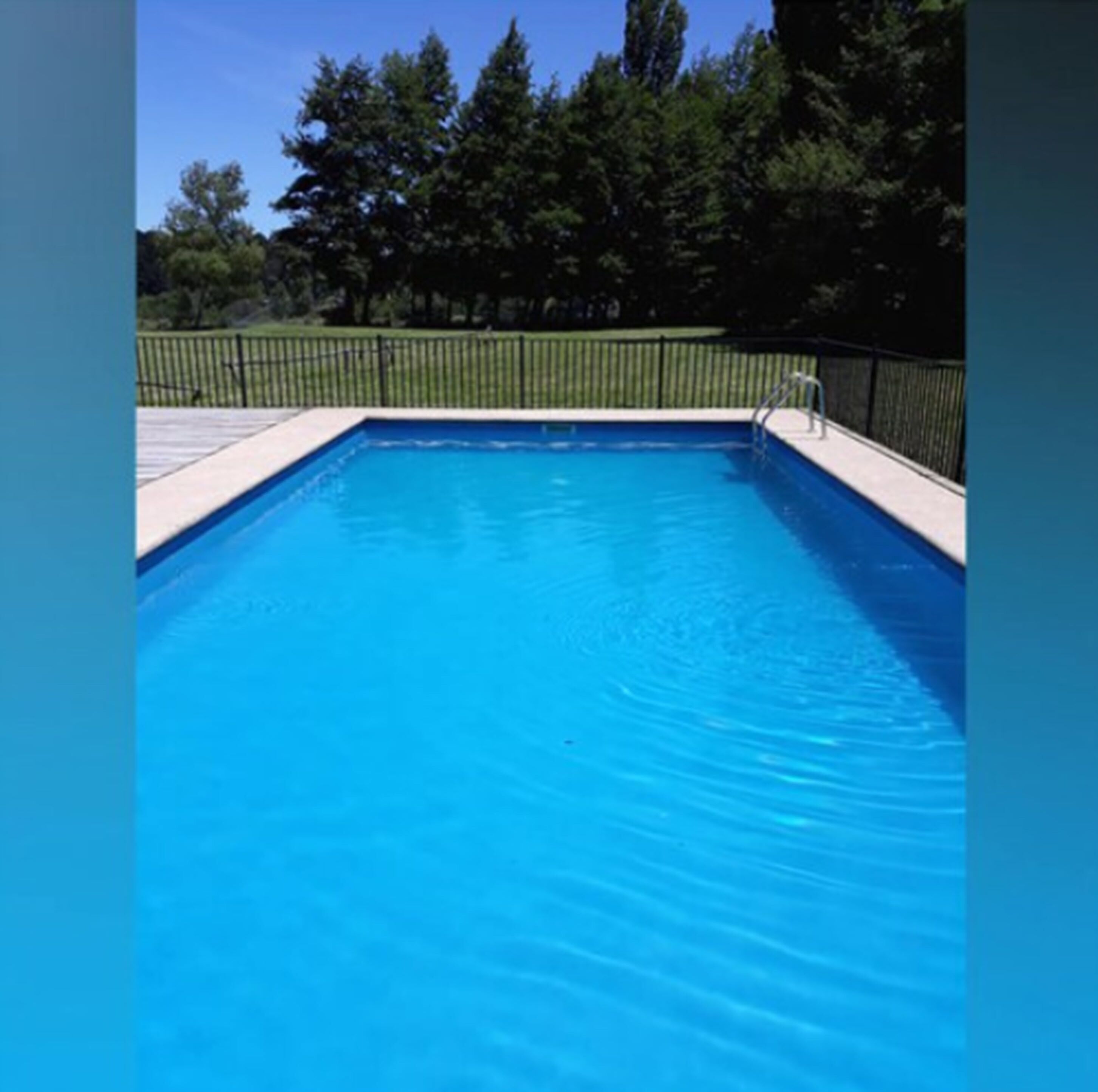 2 개의 야외 수영장