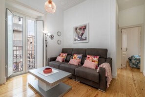 TV - GuestReady - Modern 2Bedroom Apartment in Graça (Lisbon)
