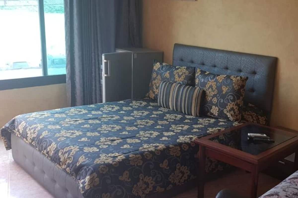 Double Room | Minibar, blackout drapes, rollaway beds (surcharge), WiFi (free)
