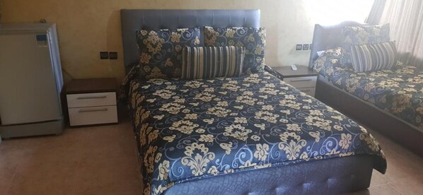 ميني بار وستائر تعتيم وأسرّة قابلة للطي وواي فاي مجانًا