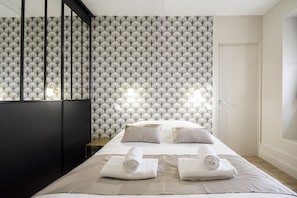 2 habitaciones, escritorio, tabla de planchar con plancha y wifi gratis