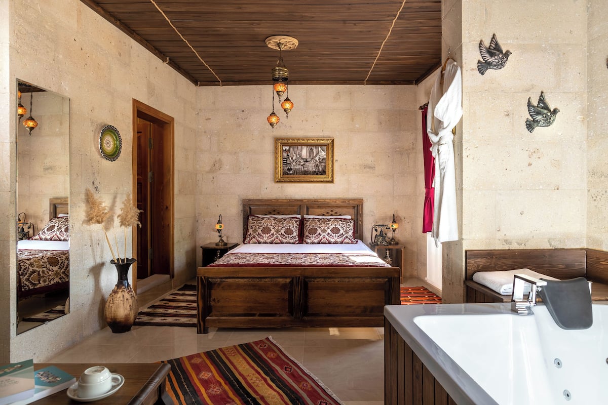 Exclusive Triple Room | 1 bedroom, down duvets, blackout curtains, soundproofing