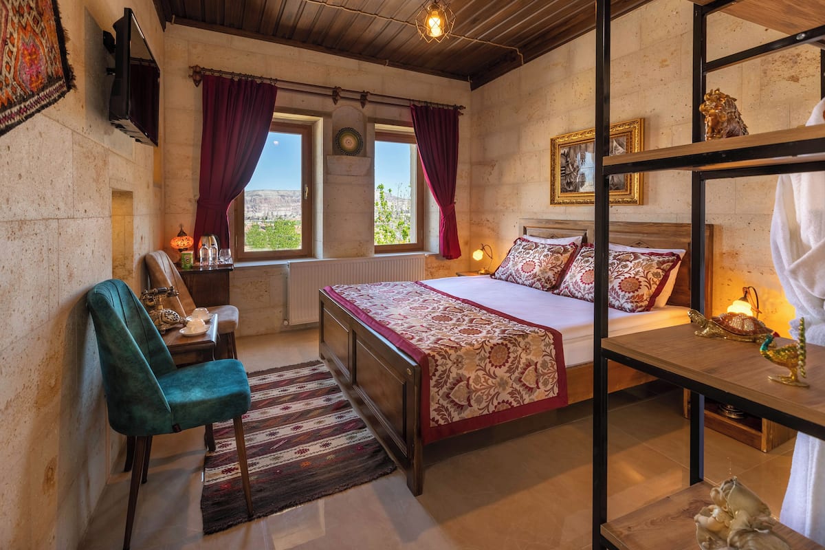 Superior Room, 1 Queen Bed | 1 bedroom, down duvets, blackout curtains, soundproofing