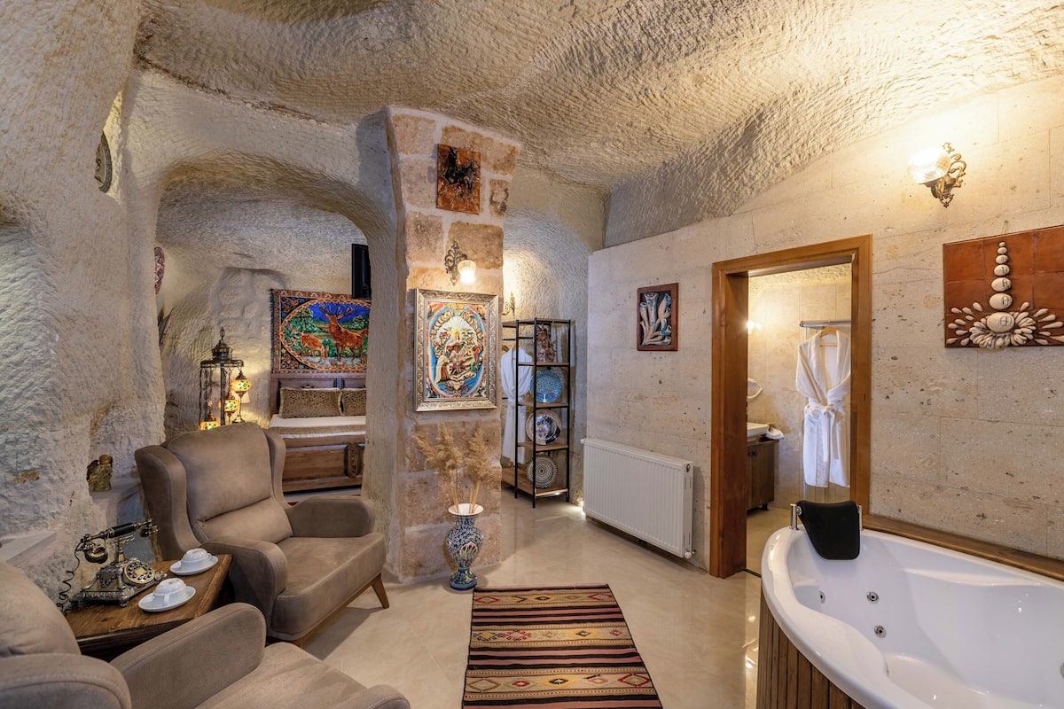 royal suite | 1 bedroom, down duvets, blackout curtains, soundproofing