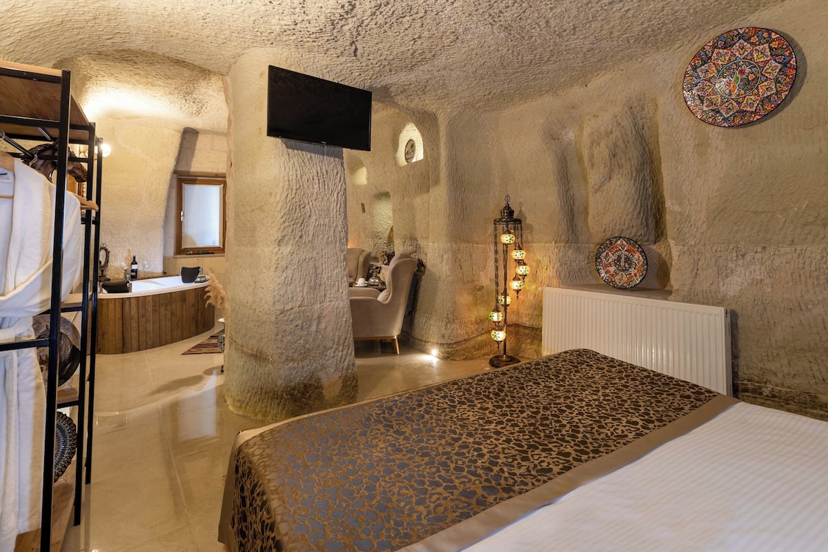 Royal Suite | 1 bedroom, down duvets, blackout curtains, soundproofing