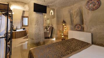 Royal Suite, Hot Tub | Egyptian cotton sheets, premium bedding, minibar, individually decorated