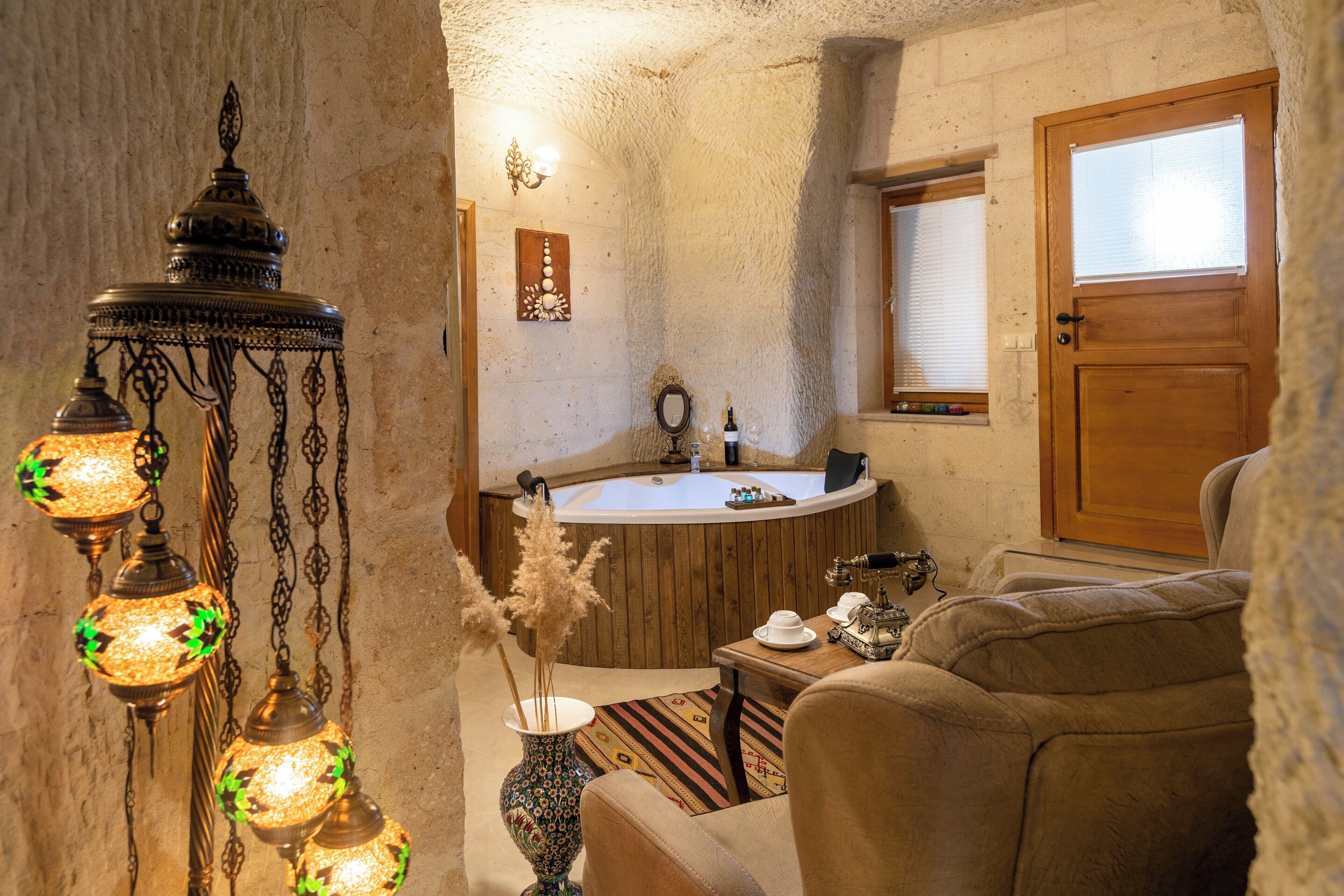 ملاءات من القطن المصري وأغطية فراش متميزة وميني بار