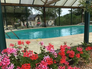 Indendørs pool, sæsonbestemt udendørs pool