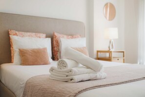 1 slaapkamer, een strijkplank/strijkijzer, wifi, beddengoed