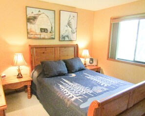 2 makuuhuonetta, silitysrauta/-lauta, internet, vuodevaatteet