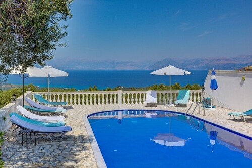 Large family Villa in Loutses 10 minutes from Kassiopi Panoramic sea views