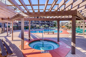 Pool - Beautiful oceanfront condo with direct beach access & pool/hot tub (North Myrtle Beach)