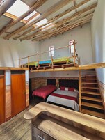 Family Cabin | Meja, seterika/papan seterika, Wi-fi, cadar katil 