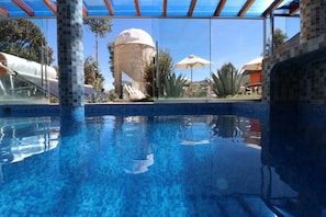 Indoor pool, sun loungers - Hostería Caballeriza Tradición Colca (Yanque)
