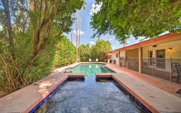 Outdoor pool, a heated pool