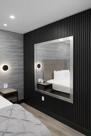 Superior Single Room | Desk, iron/ironing board, bed sheets - Cabana Hotel Yankee Stadium (Bronx)