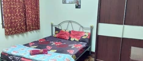 4 chambres, systĂšme dâinsonorisation, fer et planche Ă repasser