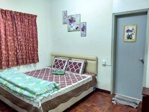 4 bedrooms, soundproofing, iron/ironing board