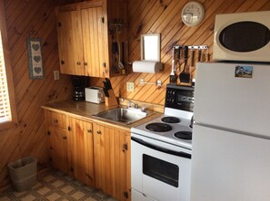 Private kitchen - Schurmans Shore Cottage #4 (Summerside)