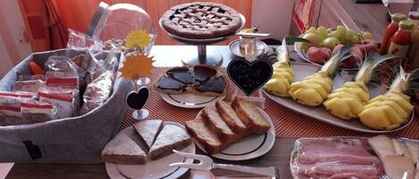 Free daily continental breakfast