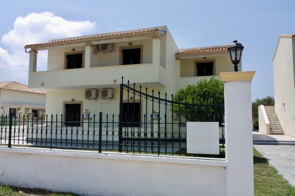Welcome to our studio and apartment complex of 4 units, for up to 12 guests