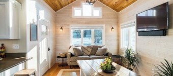 Hermosa casa completamente renovada frente al mar con increíbles puestas de sol