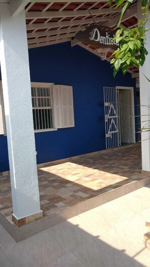 Exterior detail - Bertioga on the Beach, Bedroom with Bathroom. Edicule. parking. Wifi (Centervalle)