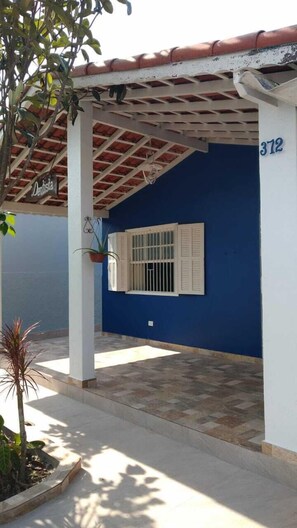 Exterior detail - Bertioga on the Beach, Bedroom with Bathroom. Edicule. parking. Wifi (Centervalle)