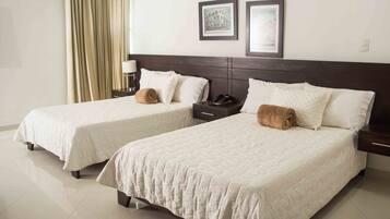 Business Double or Twin Room, 2 Single Beds | Minibar, in-room safe, desk, soundproofing