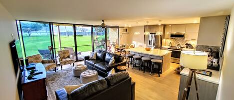 Televisión, juguetes, biblioteca musical y videoteca