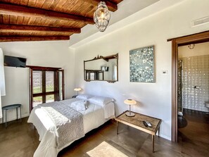 Design Double or Twin Room | Frette Italian sheets, premium bedding, pillowtop beds, desk