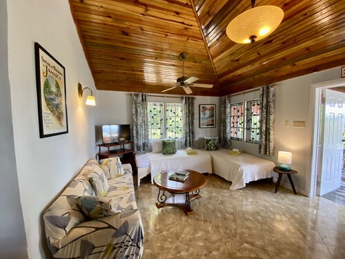 Almond Tree Cottage with Pool