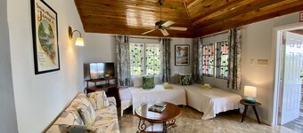 Almond Tree Cottage with Pool