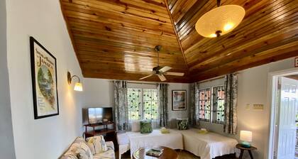 Almond Tree Cottage with Pool