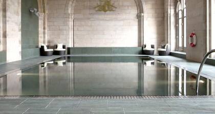 Abbey Church Apartment mit originalen SteinsÀulen